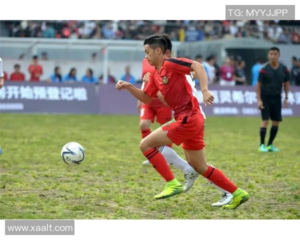 香港足球明星风采尽显精彩瞬间照片集锦与回顾